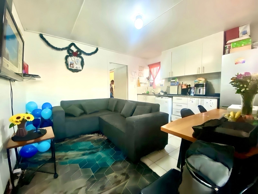 1 Bedroom Property for Sale in Oakglen Western Cape